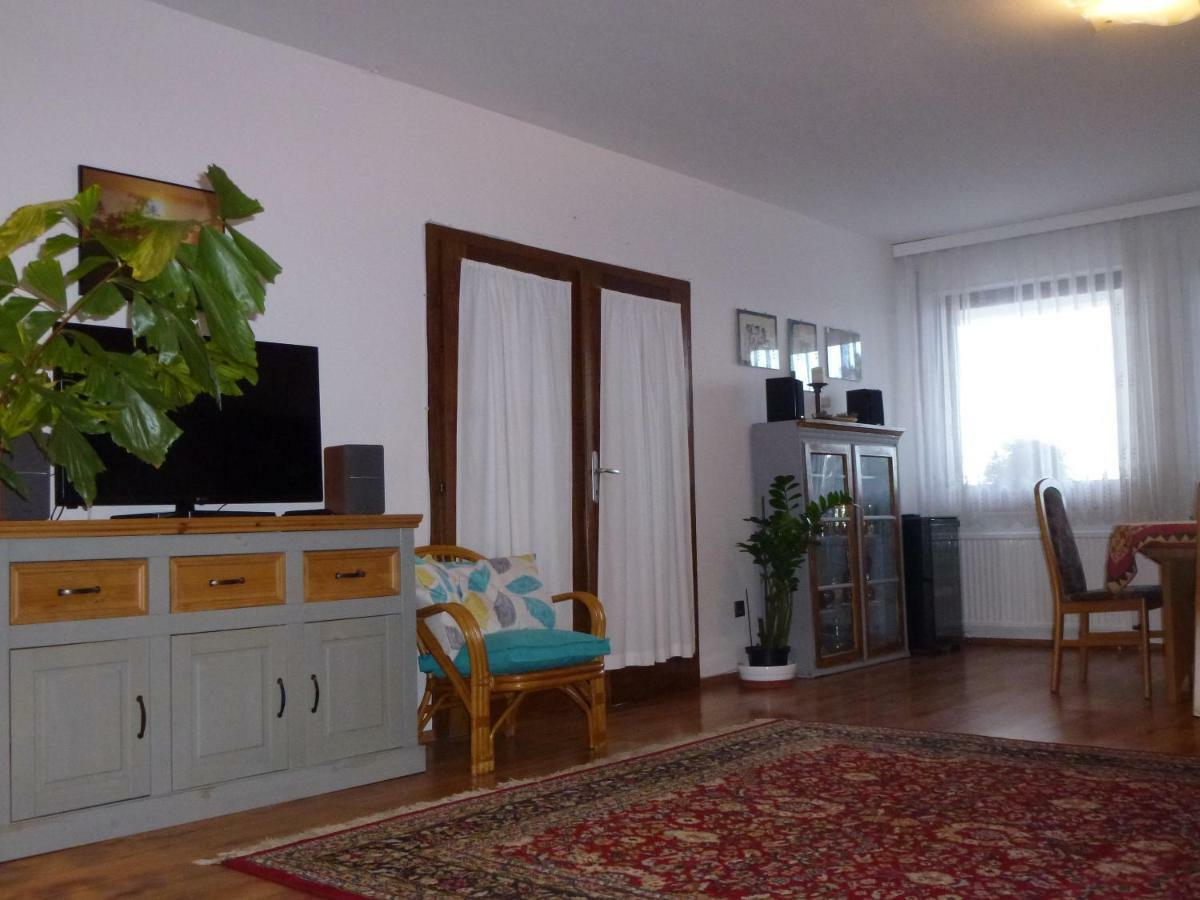 Appartment Cerny ไอเซนชตัดท์ ภายนอก รูปภาพ